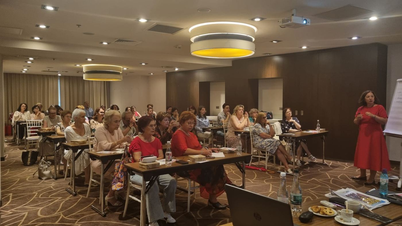 Sală de curs cu participanți la atelier