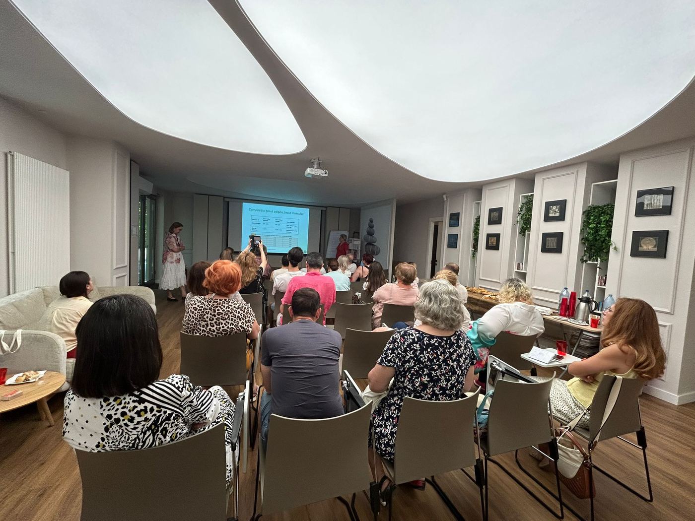 Atelier regional cu participanți